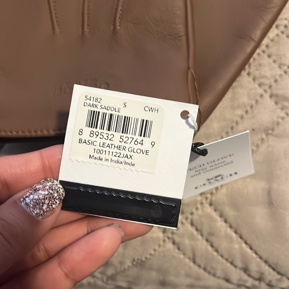 NWT coach gloves - Picture 7 of 7